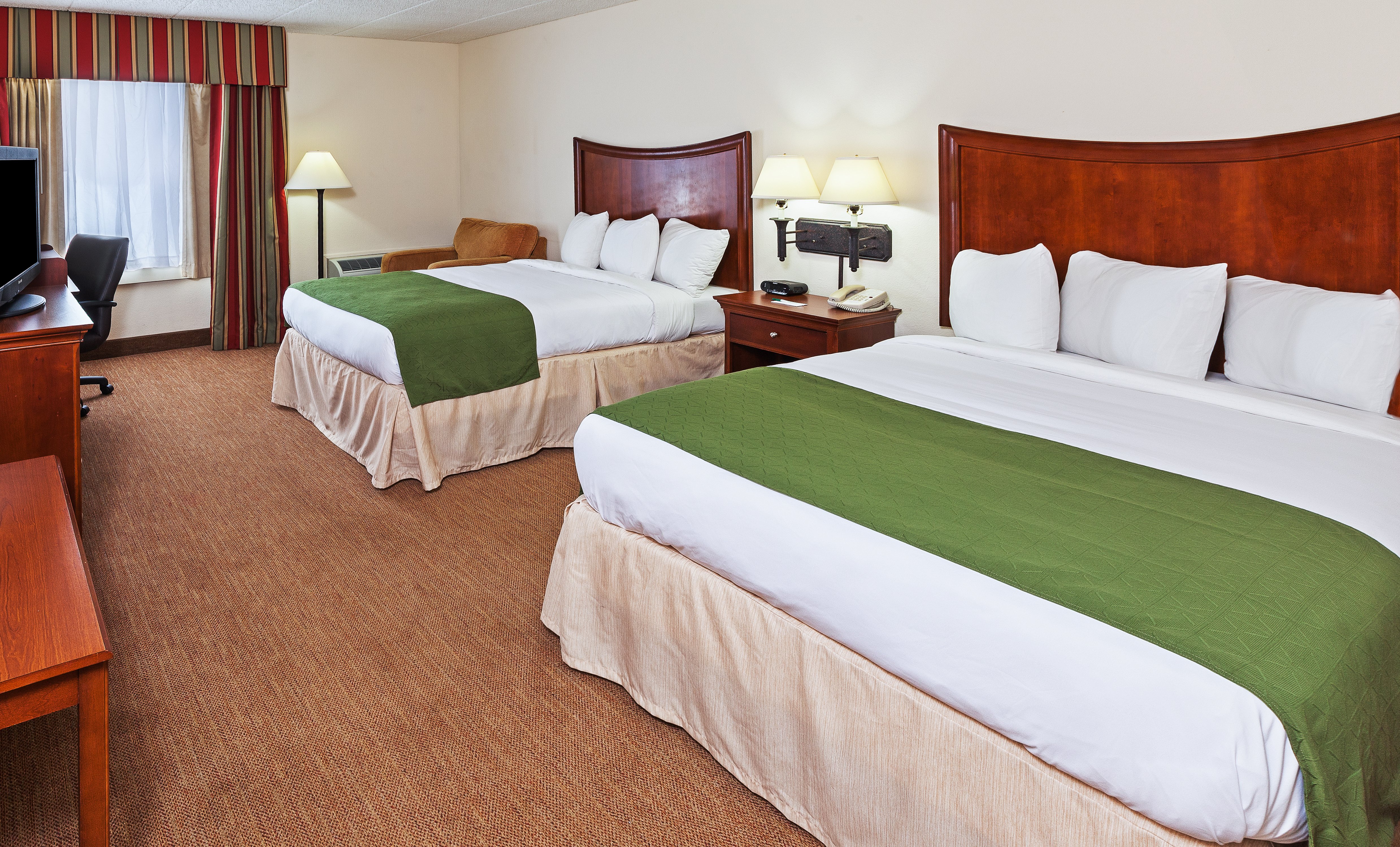 Tulsa Square Hotel Central, I-44 By OYO 15/42