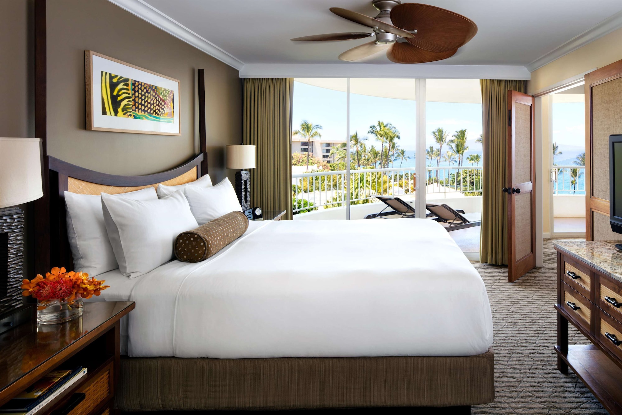 1 Bedroom, Suite, King Bed, Ocean View, Sofa