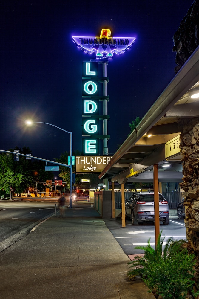 Thunderbird Lodge 4/71