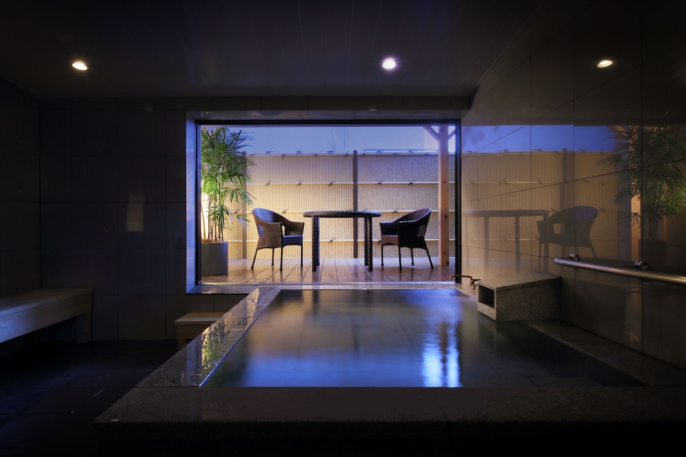 swimming pool spa