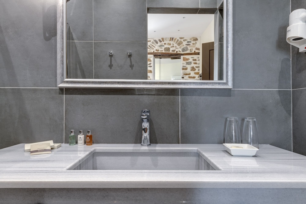 1844 Suites 57/61