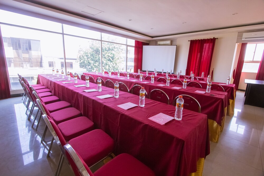 Luxpoint Hotel Surabaya 30/34