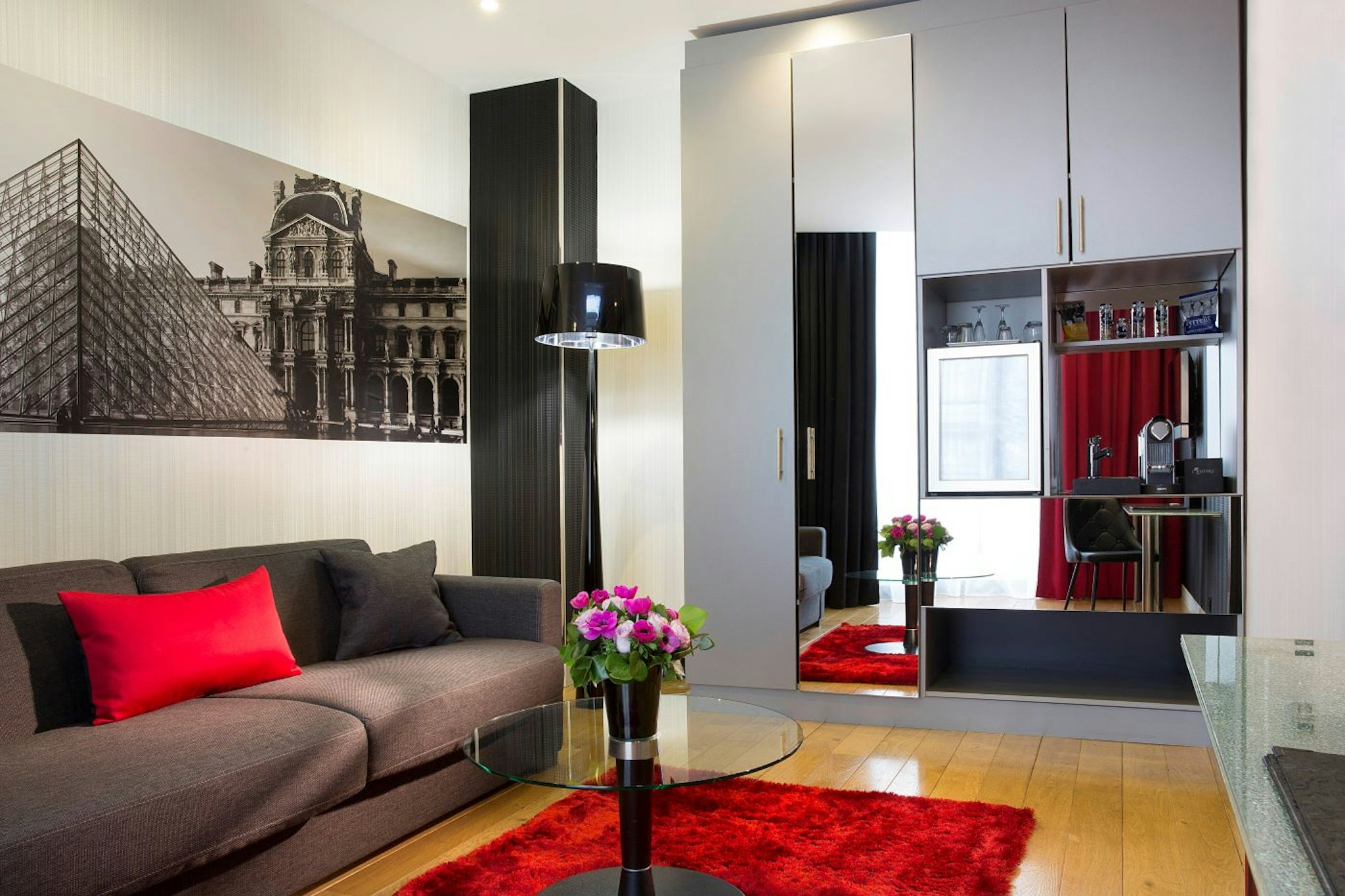 L Empire Paris 42/63