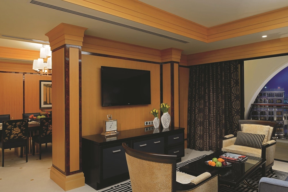 The Ritz Carlton Abu Dhabi Grand Canal 49/63