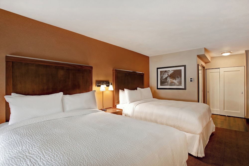 Tower, 2 Queen Beds