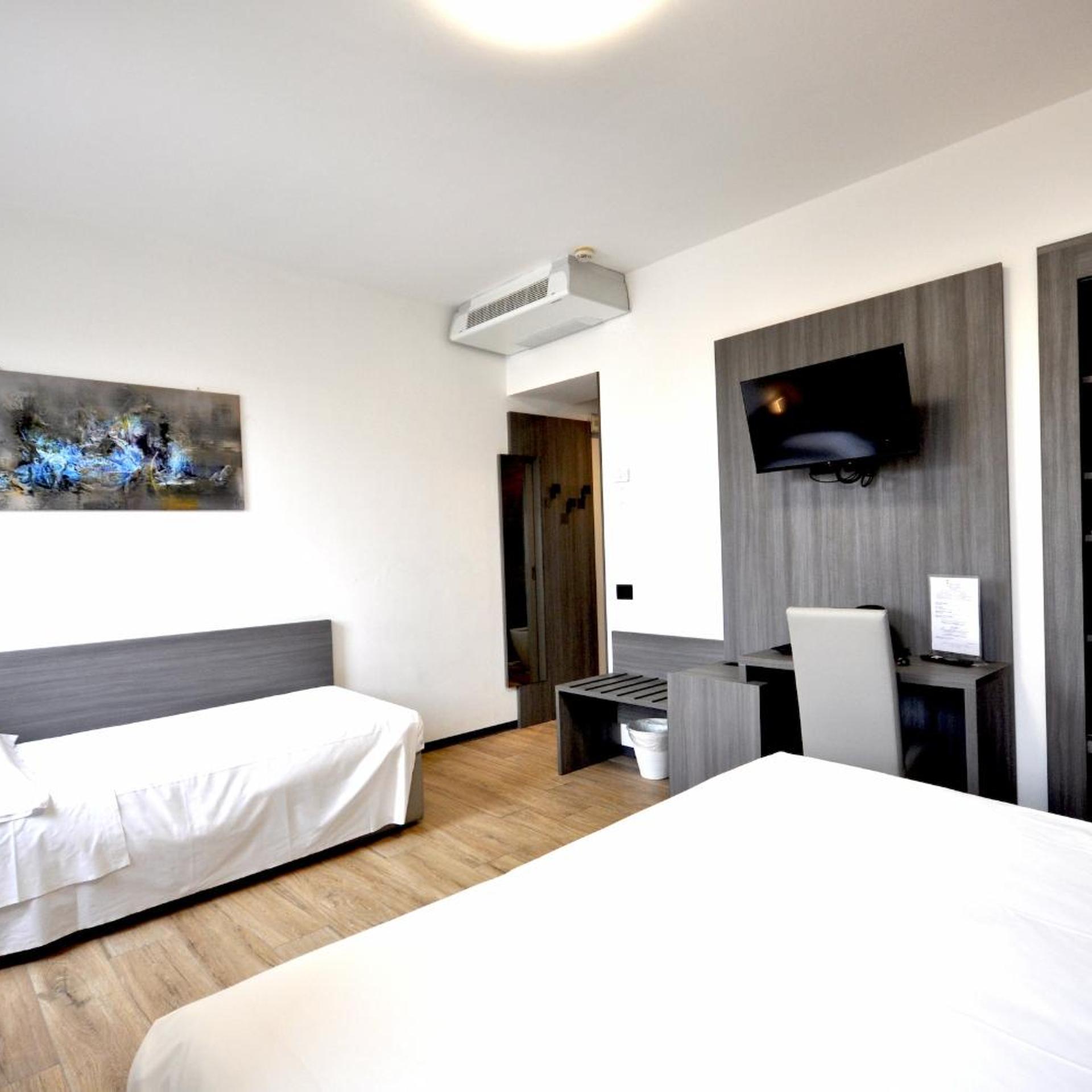 ROOM, TRIPLE