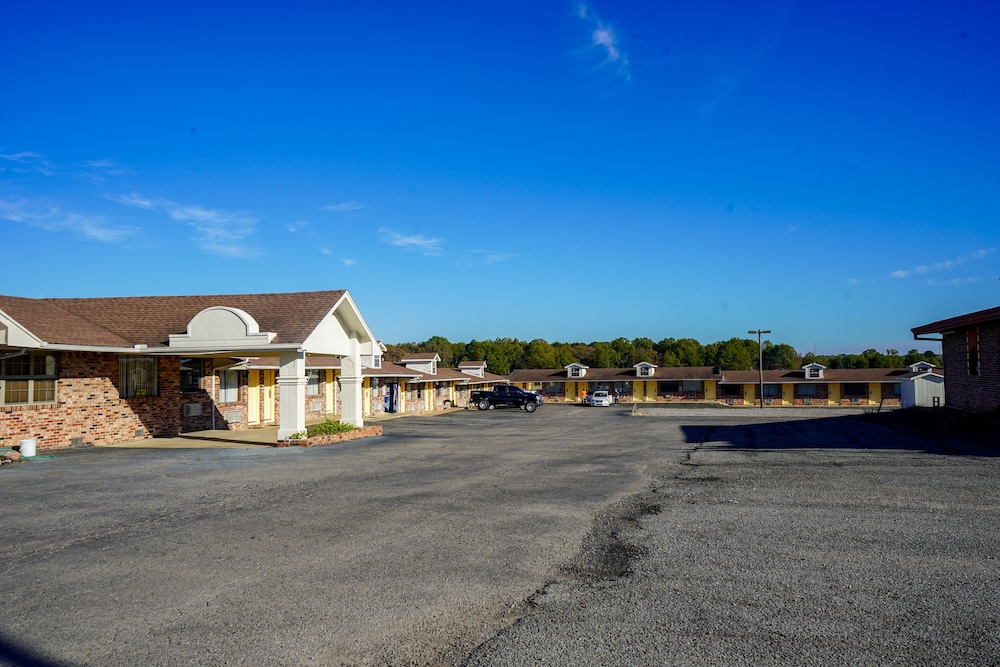 Sunset Inn Clarksville 37/44
