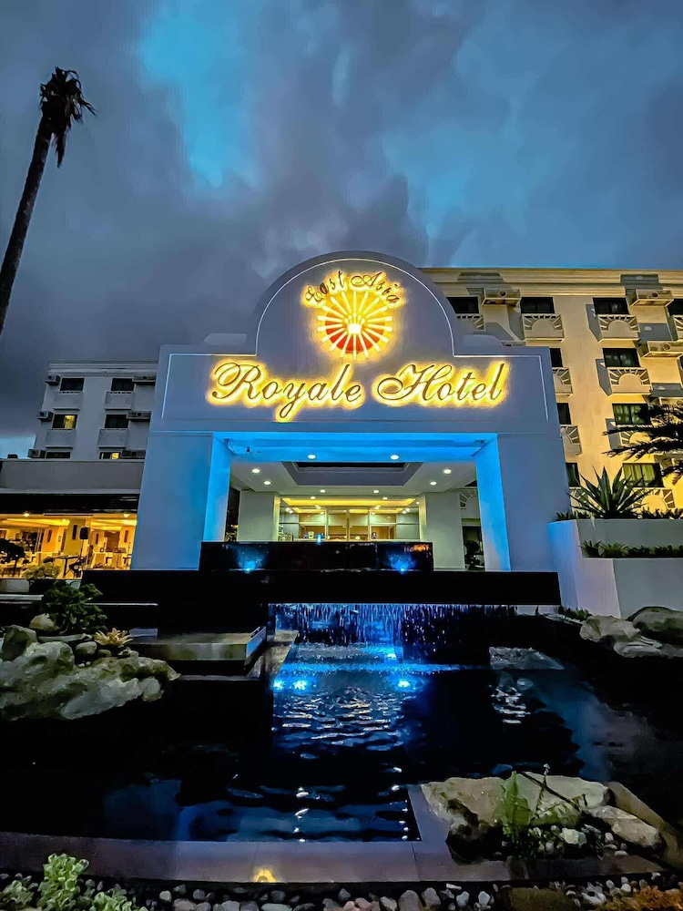 East Asia Royale Hotel 4/55