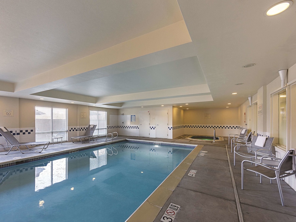 La Quinta Inn & Suites by Wyndham Central Point - Medford 26/48