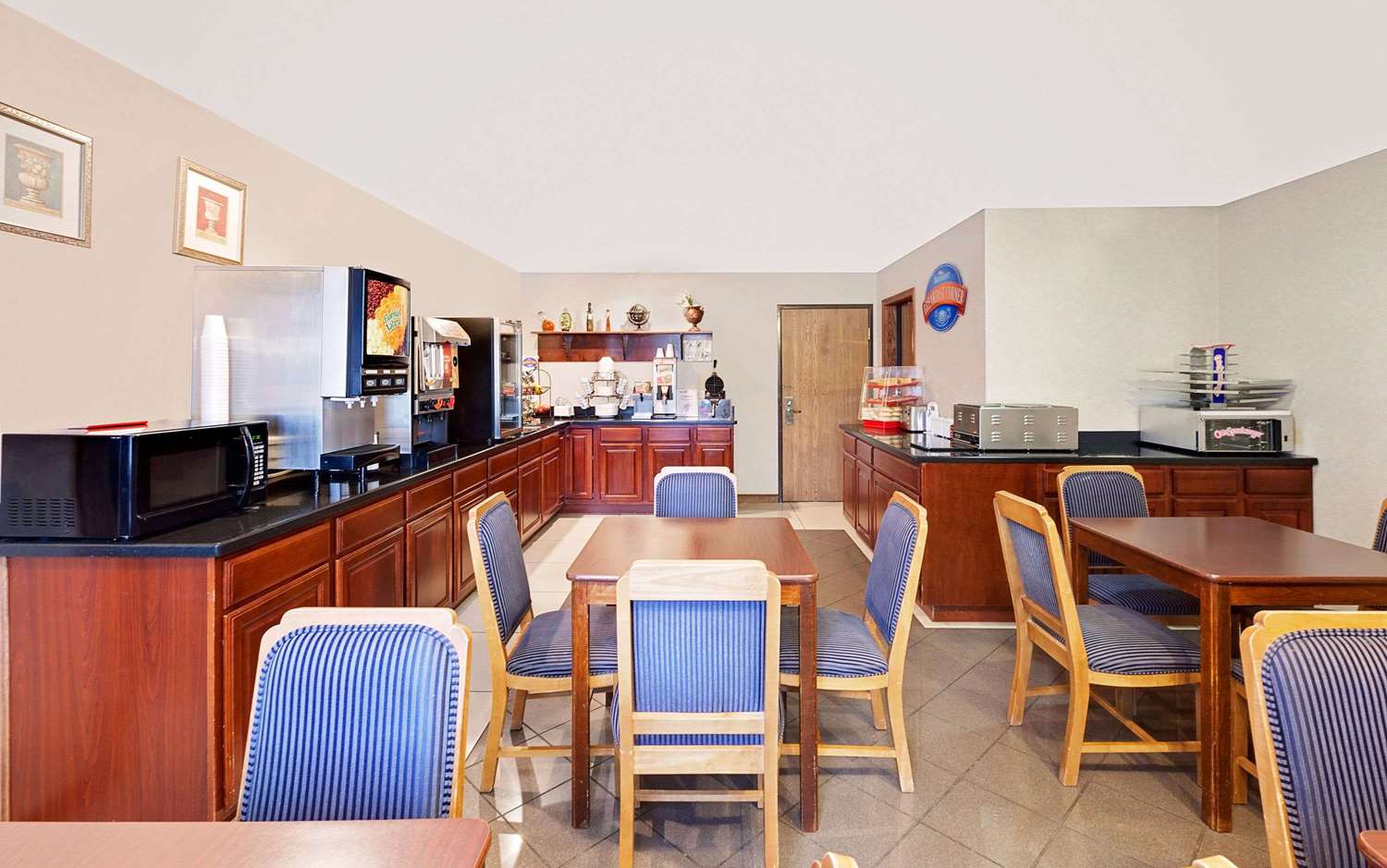 Baymont By Wyndham Battle Creek Downtown 31/39
