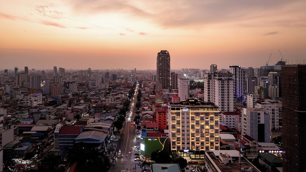 Maxx Phnom Penh Downtown (By H World) 53/55