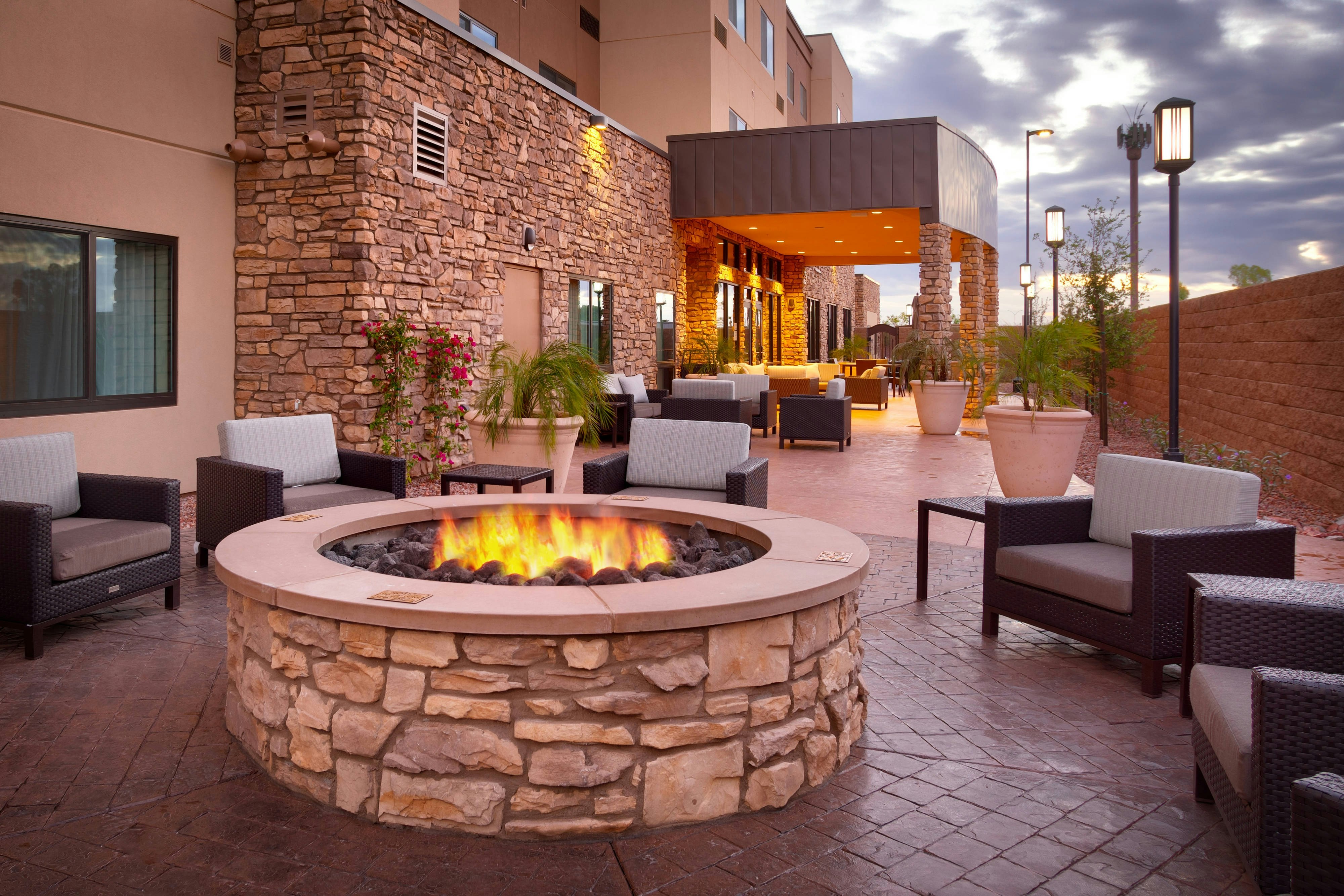 COURTYARD PHOENIX MESA GATEWAY AIRPORT 5/8