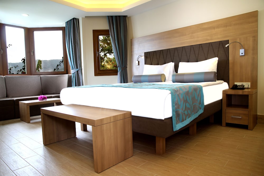 Club & Hotel Letoonia 19/71