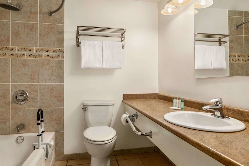 Travelodge by Wyndham Dawson Creek 8/24
