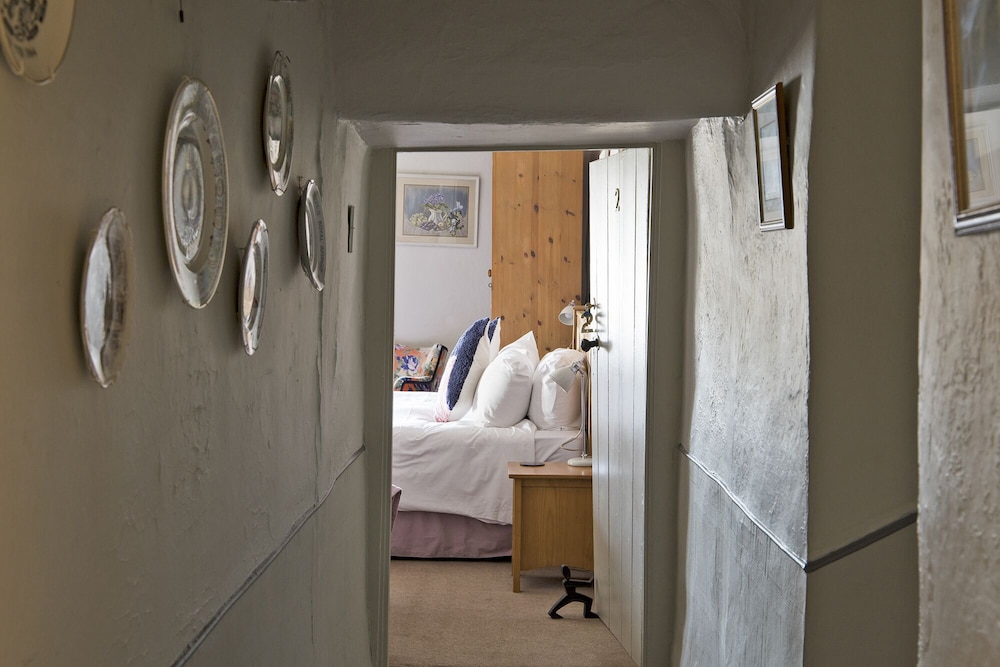 Hawthorn Farm Guest House 50/50