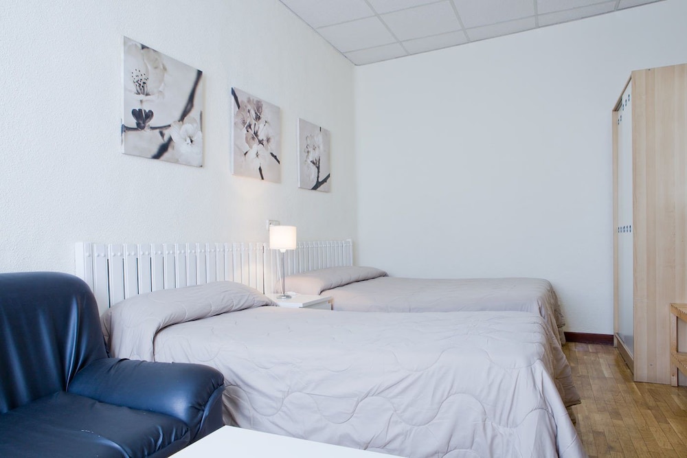 ROOM, QUADRUPLE