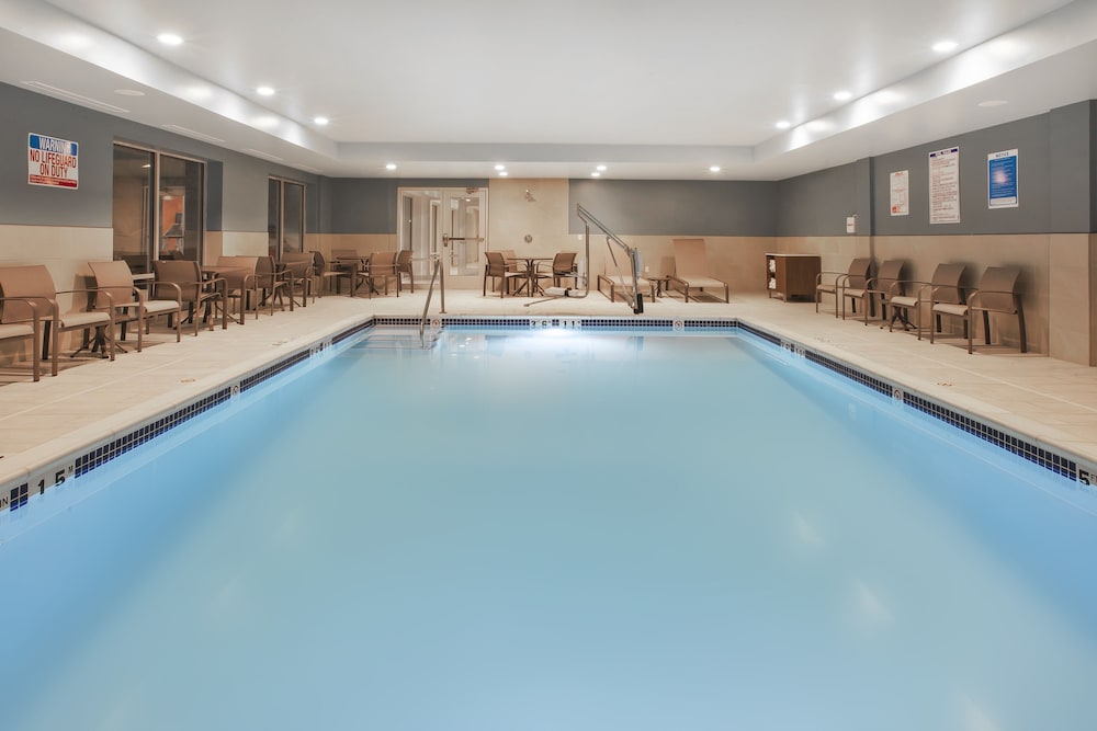 Holiday Inn Express Auburn Hills South 22/51