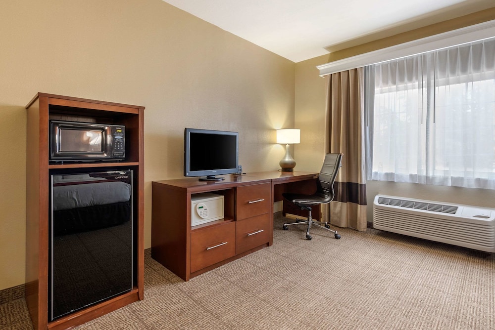 Comfort Suites Fort Collins Near University 34/35