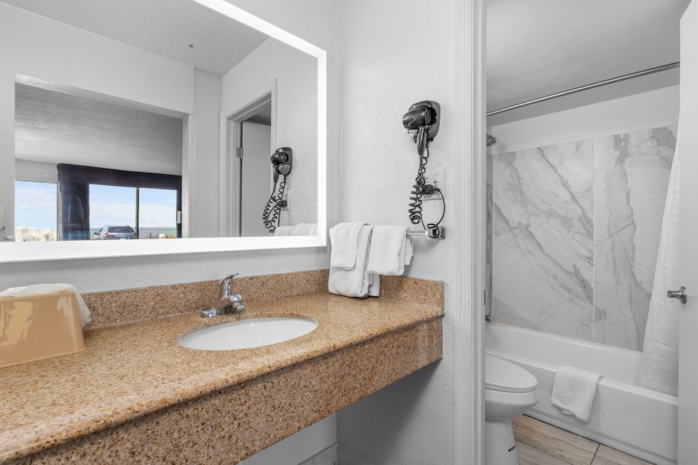Comfort, 2 Double Beds, Side Ocean View, Accessible