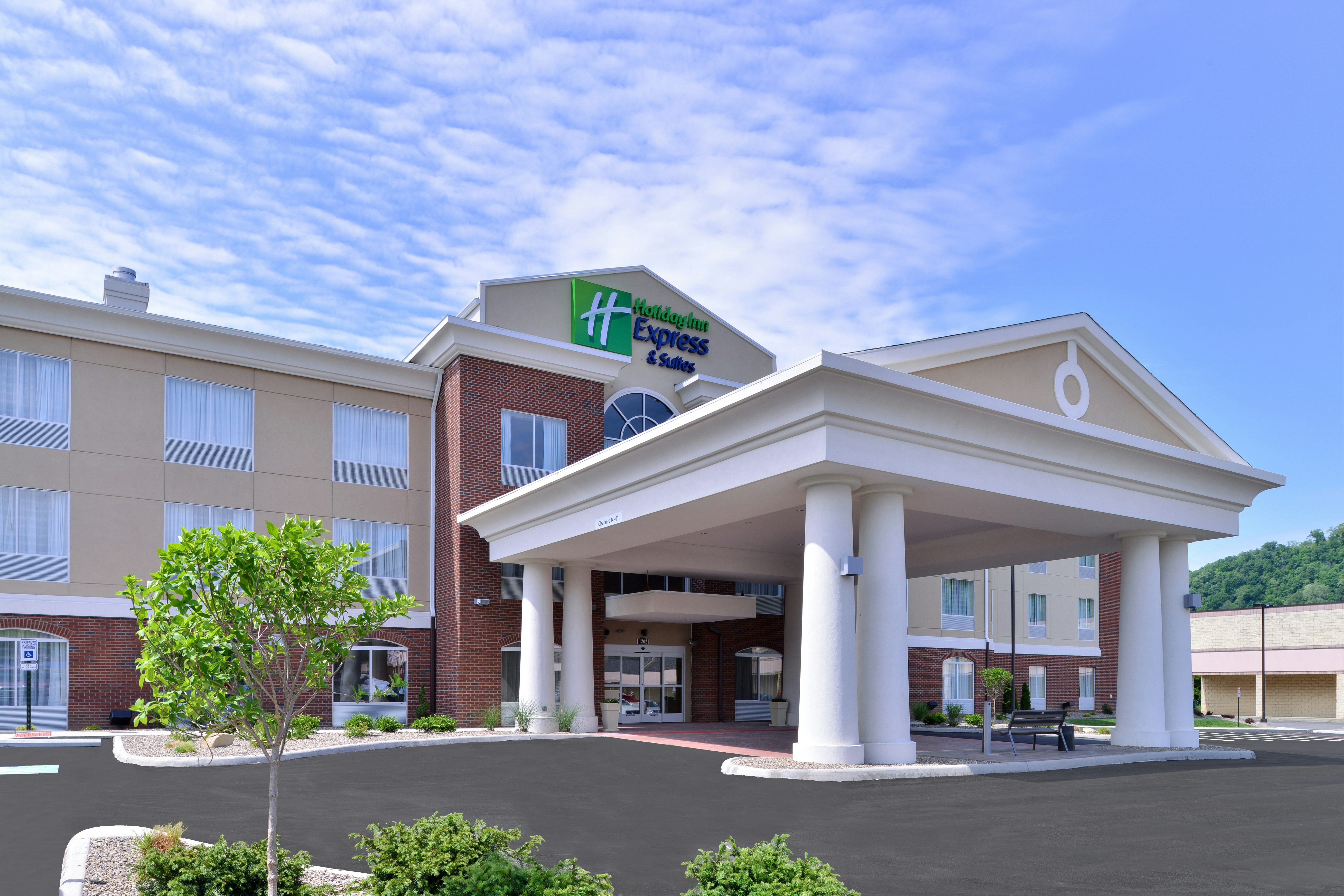 Holiday Inn Express & Suites New Martinsville 5/73