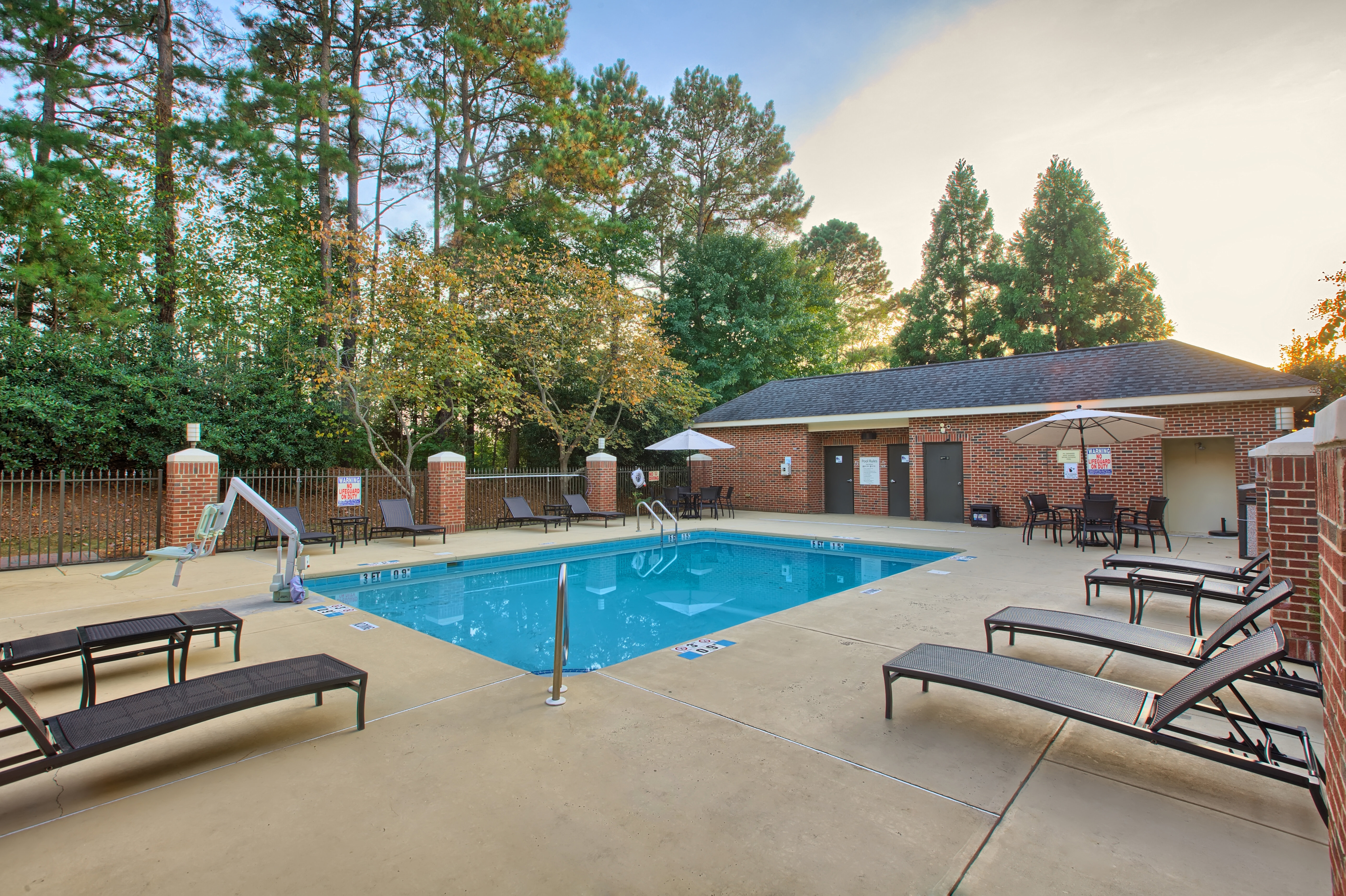 Holiday Inn Express Hotel Suites Raleigh North Wake Forest 69/76
