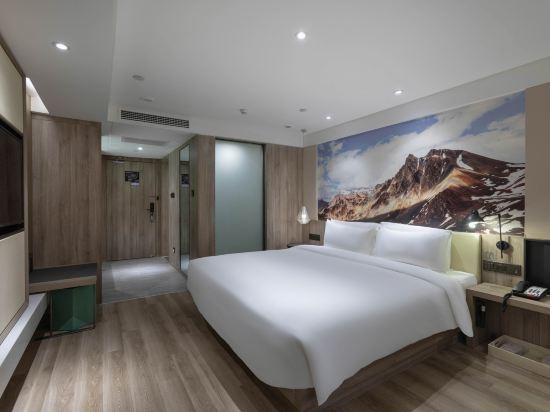 Elegant, Queen Bed