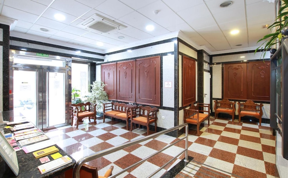 Reyesol Hotel 11/50