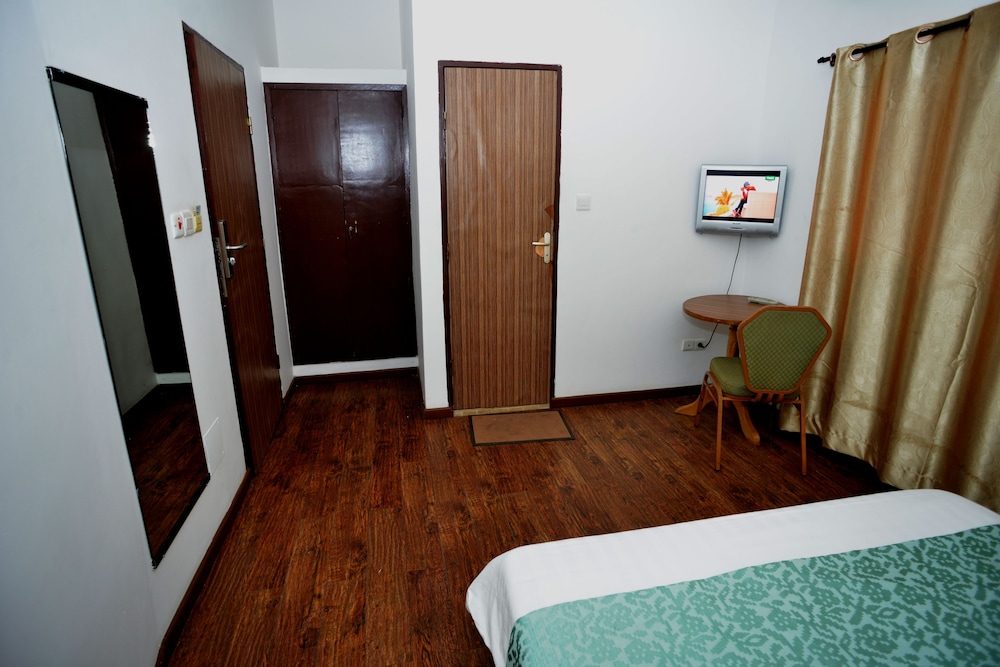 Jess Hotel 12/28
