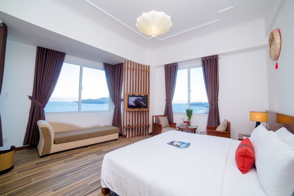 The Light Hotel Resort 26/70