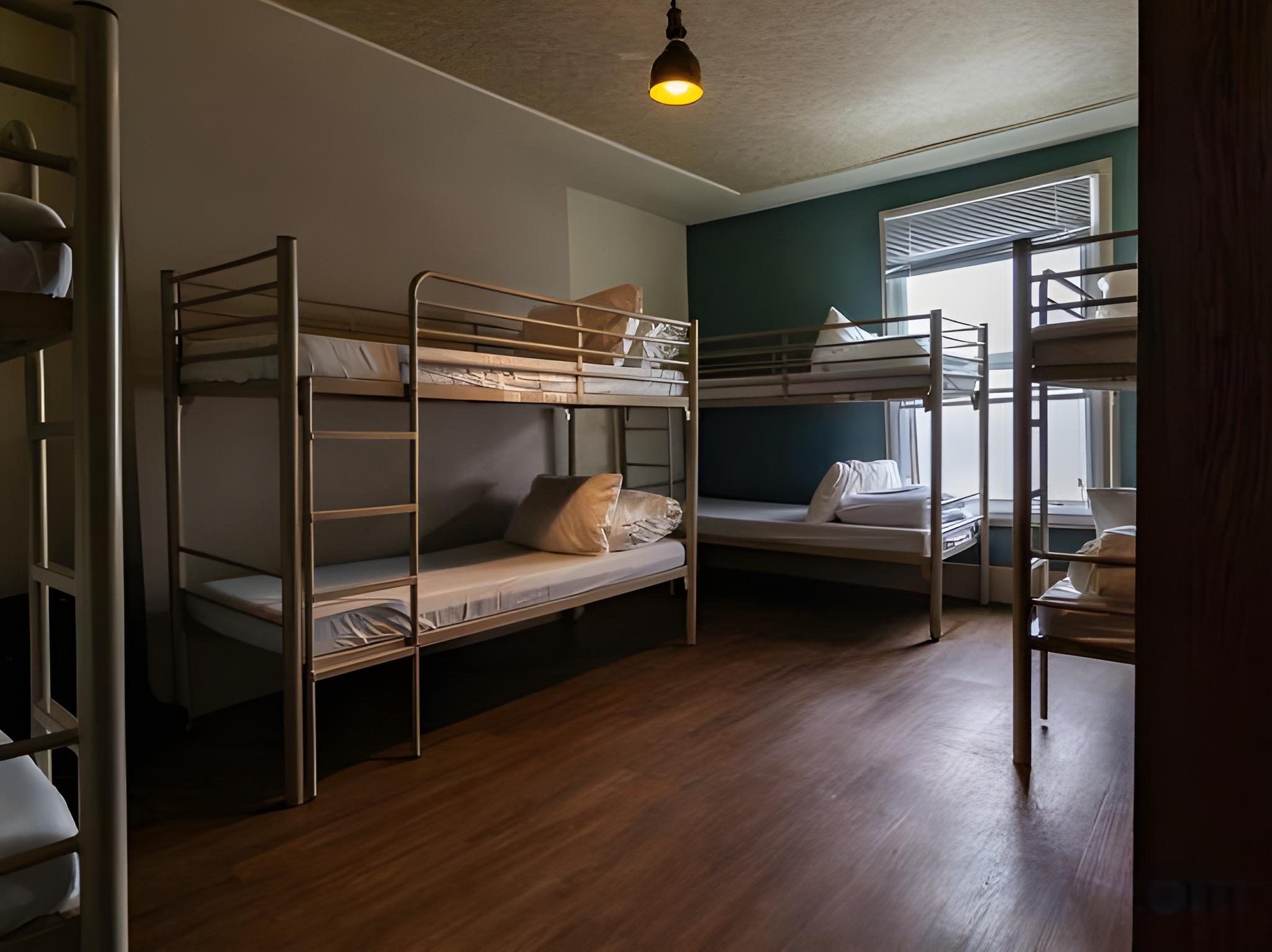 Private, Mixed Dorm, 6 Beds
