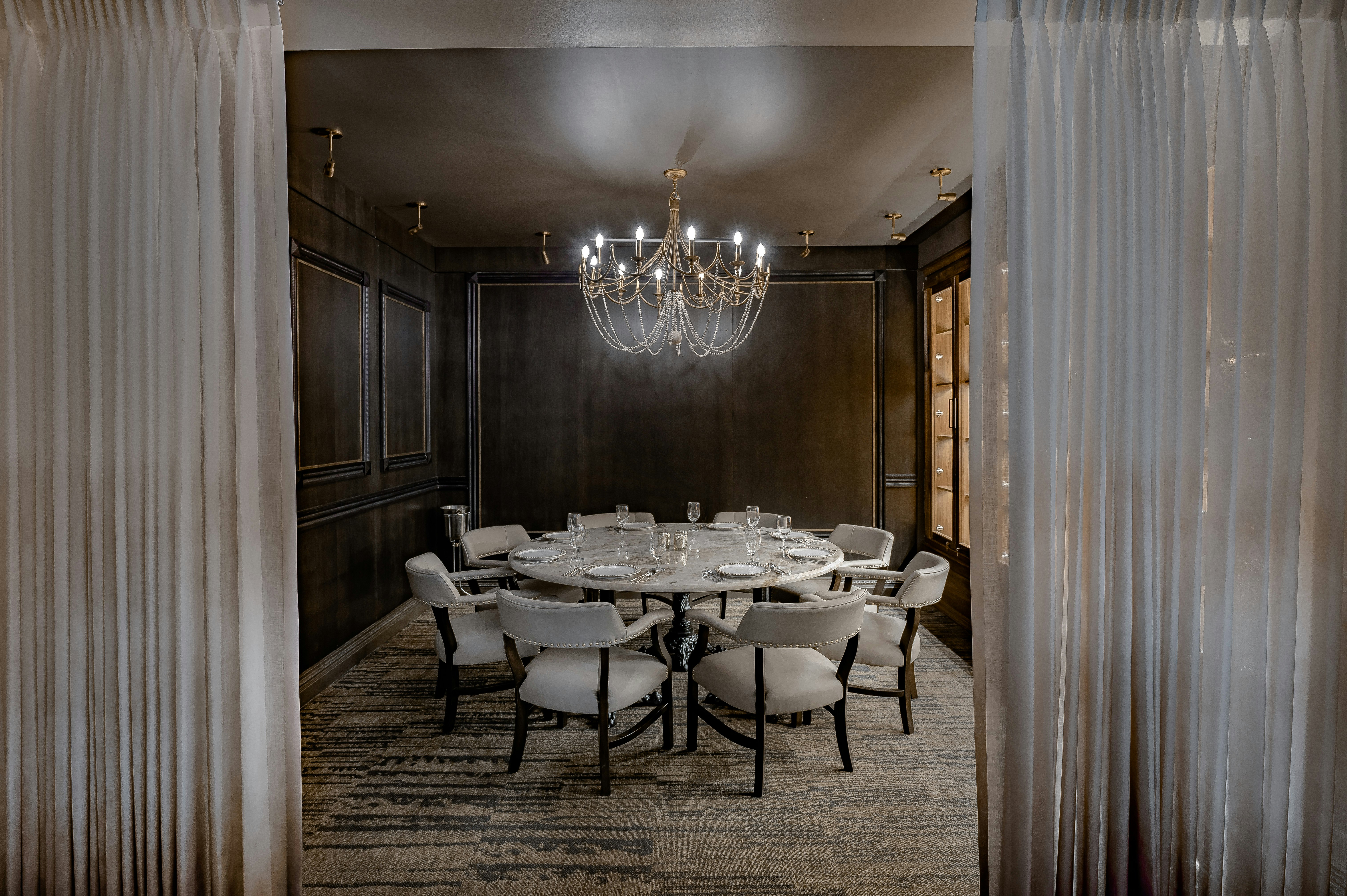 Hotel Fort Des Moines, Curio Collection by Hilton 77/81