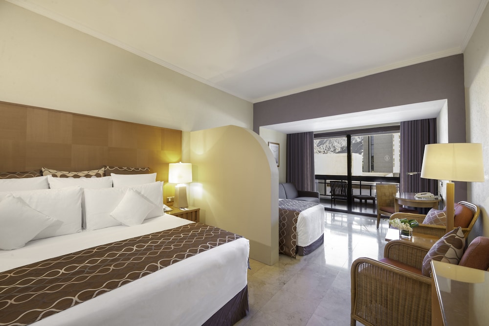 Classic, King Bed, City View