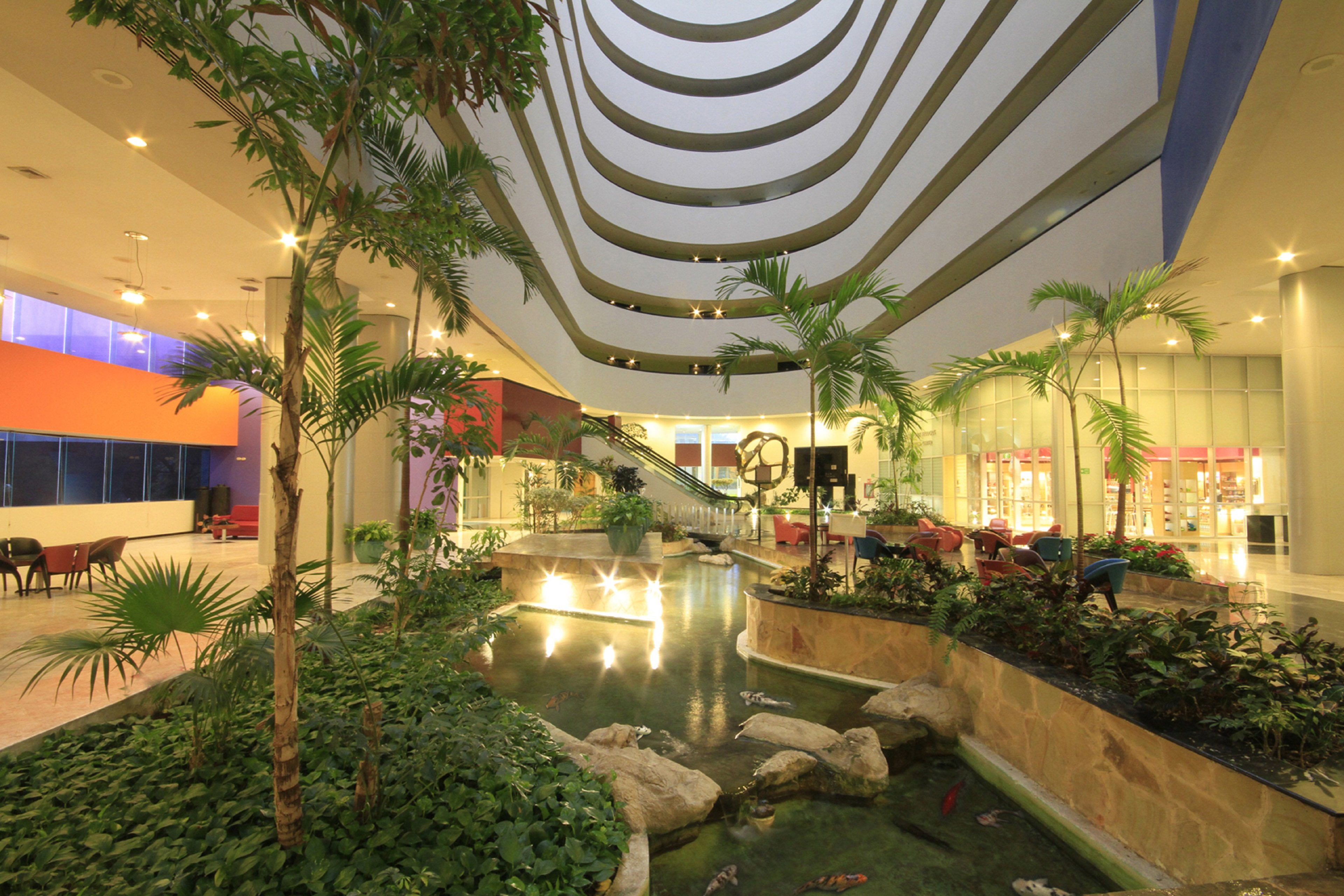 Holiday Inn Monterrey Parque Fundidora 72/78
