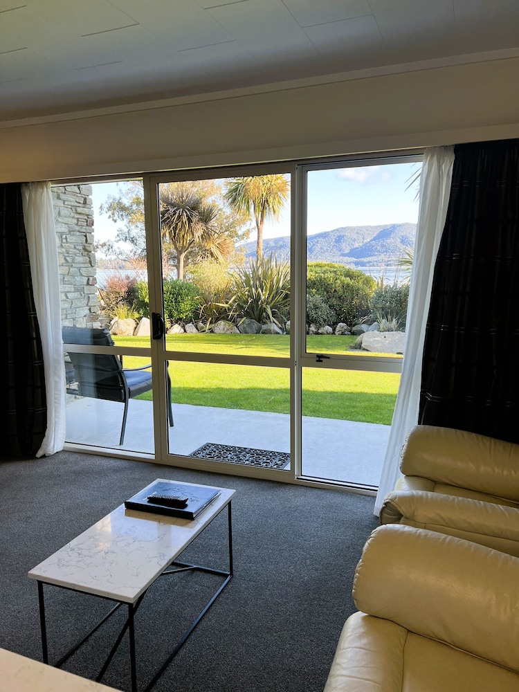 Fiordland Lakeview Motel and Apartments 34/67