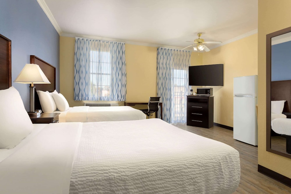 Days Inn and Suites by Wyndham Euless DFW Airport South 21/57