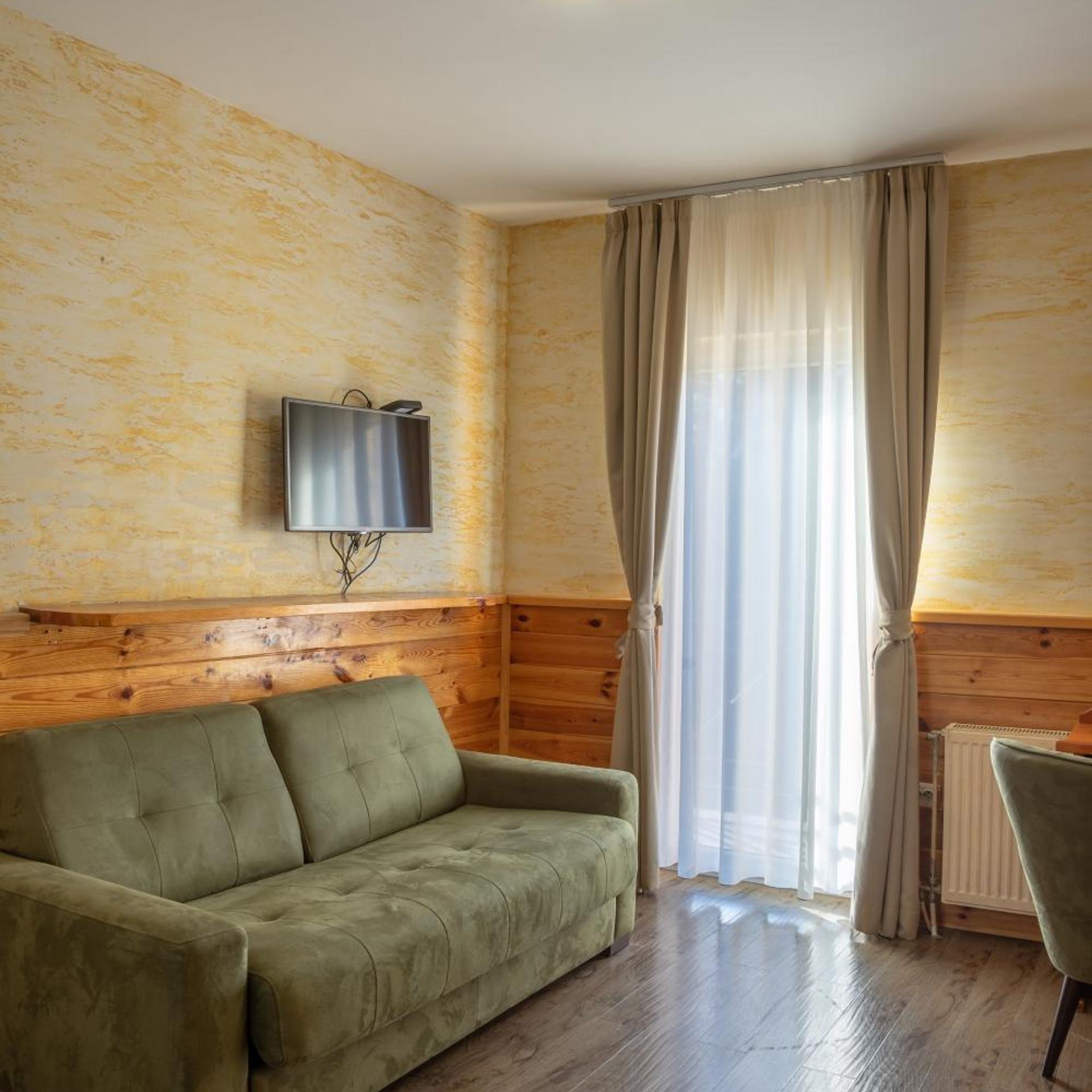 Hotel Enigma 56/72