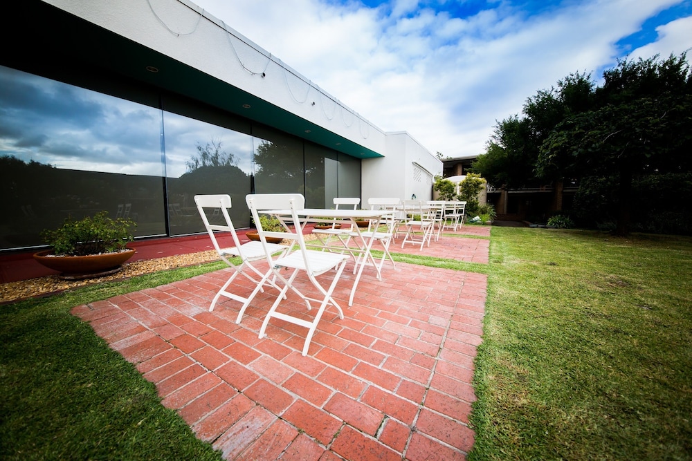 Sandown Regency 22/35