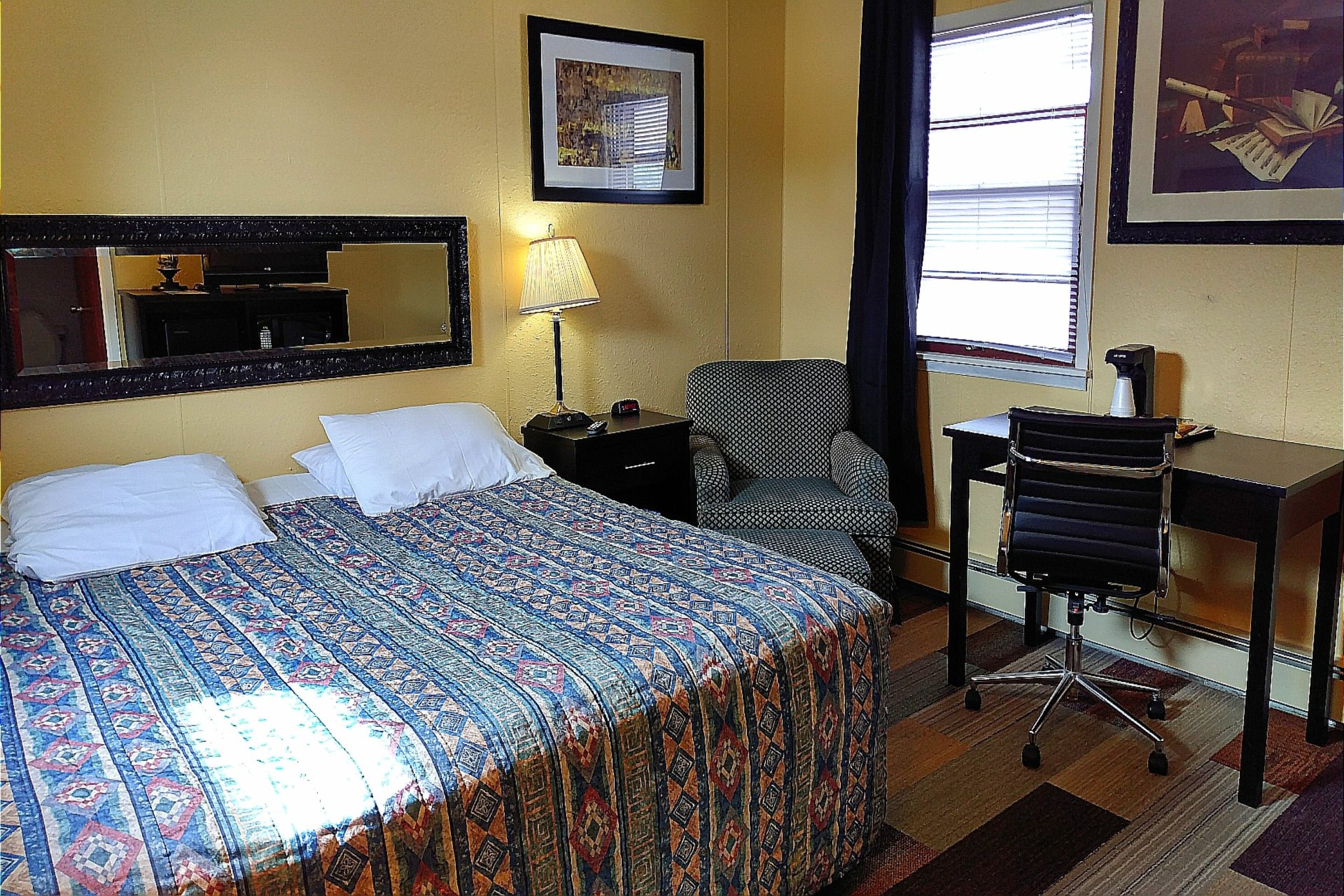 Room at Colonial Inn Extended Stay By OYO New Ulm, NEW ULM - MN