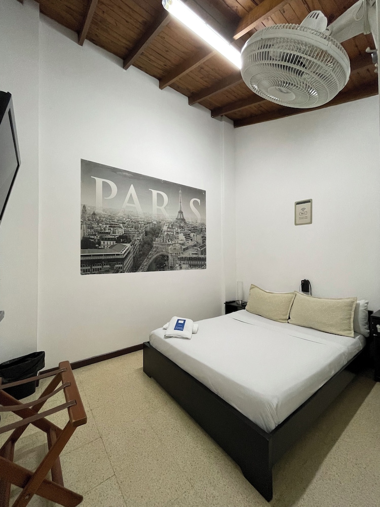 Hostal Lleras Calle 8 15/49