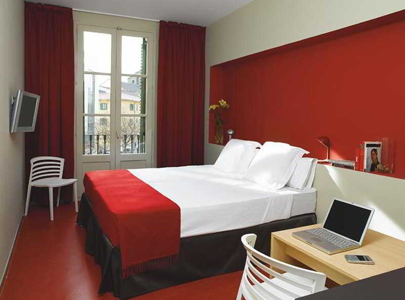 ROOM, SINGLE