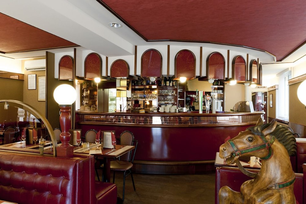 Logis Hotel Le Cheval Rouge 12/26