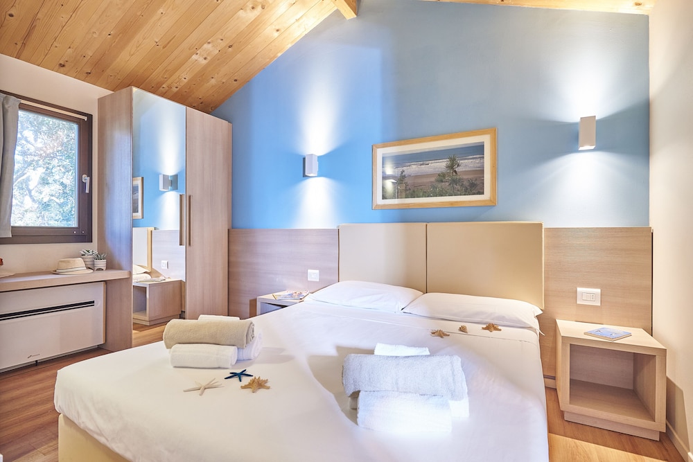 Chalet, Single, Double Bed