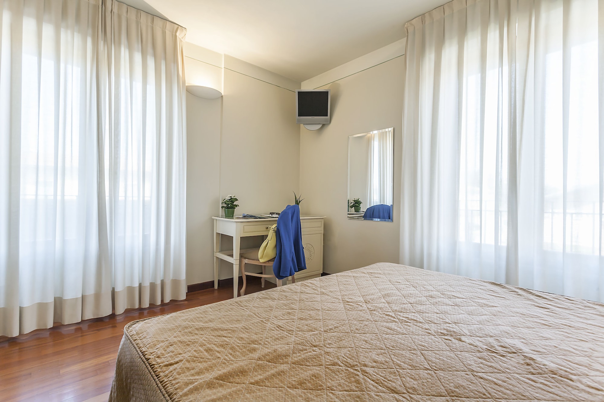 Standard, Queen Bed, Grand Hotel Bonanno 3/5