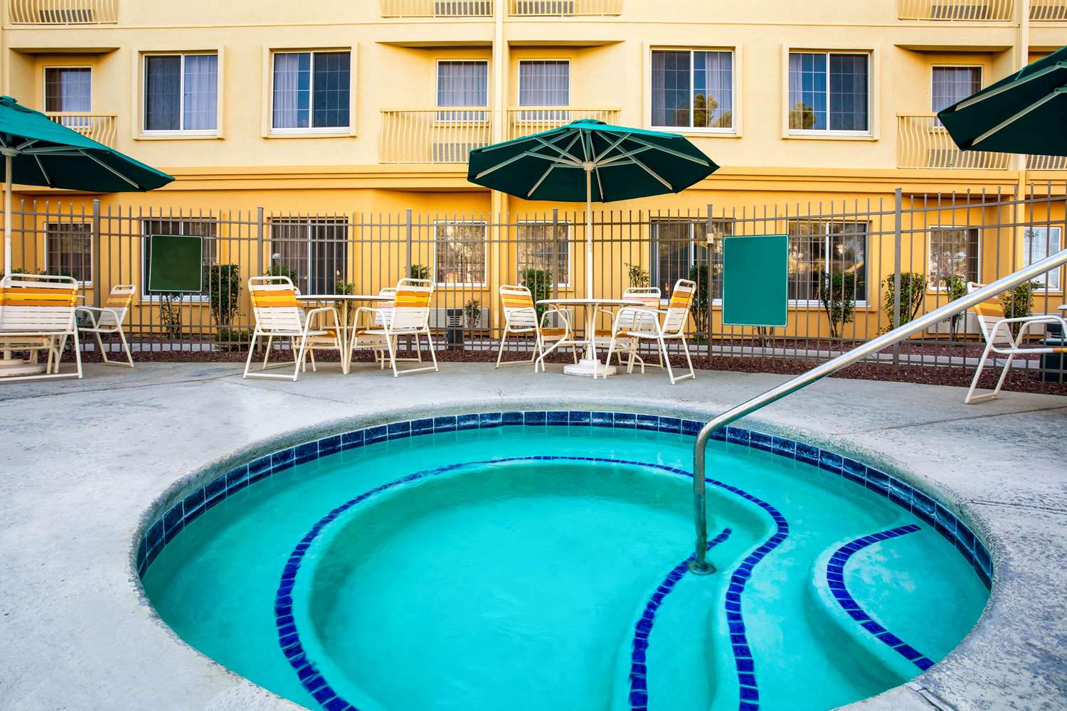 La Quinta Inn And Suites By Wyndham Tucson Airport 44/47