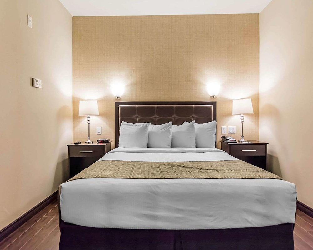 Quality Inn Moncton, NB 12/43