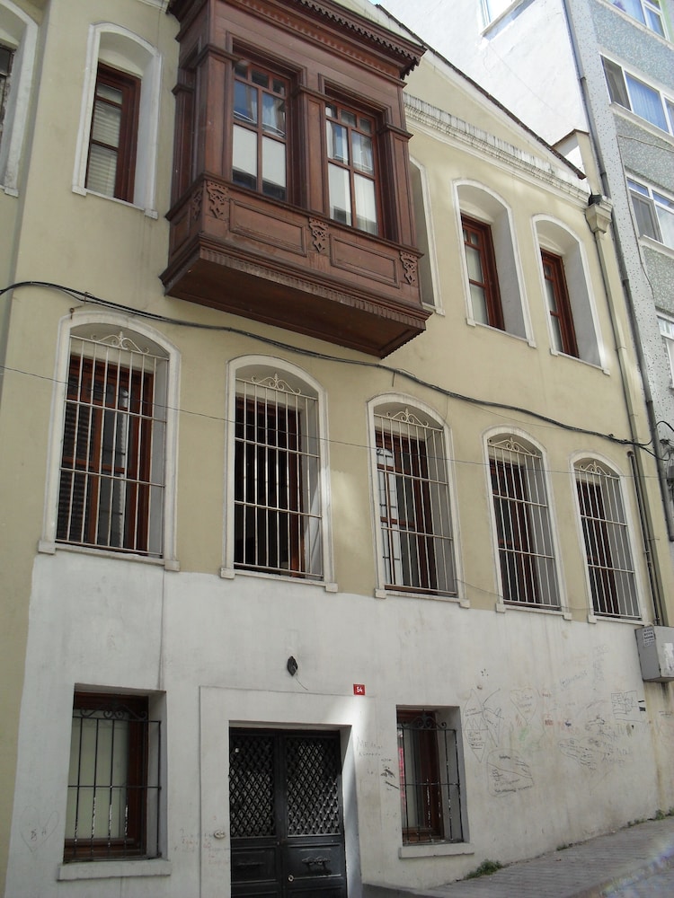 The Pashas House 2/44