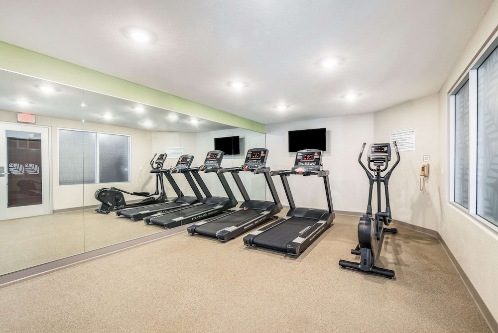 WoodSpring Suites Colton 24/40