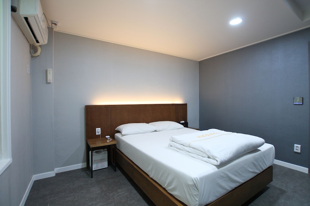 Valentine Hotel 21/47