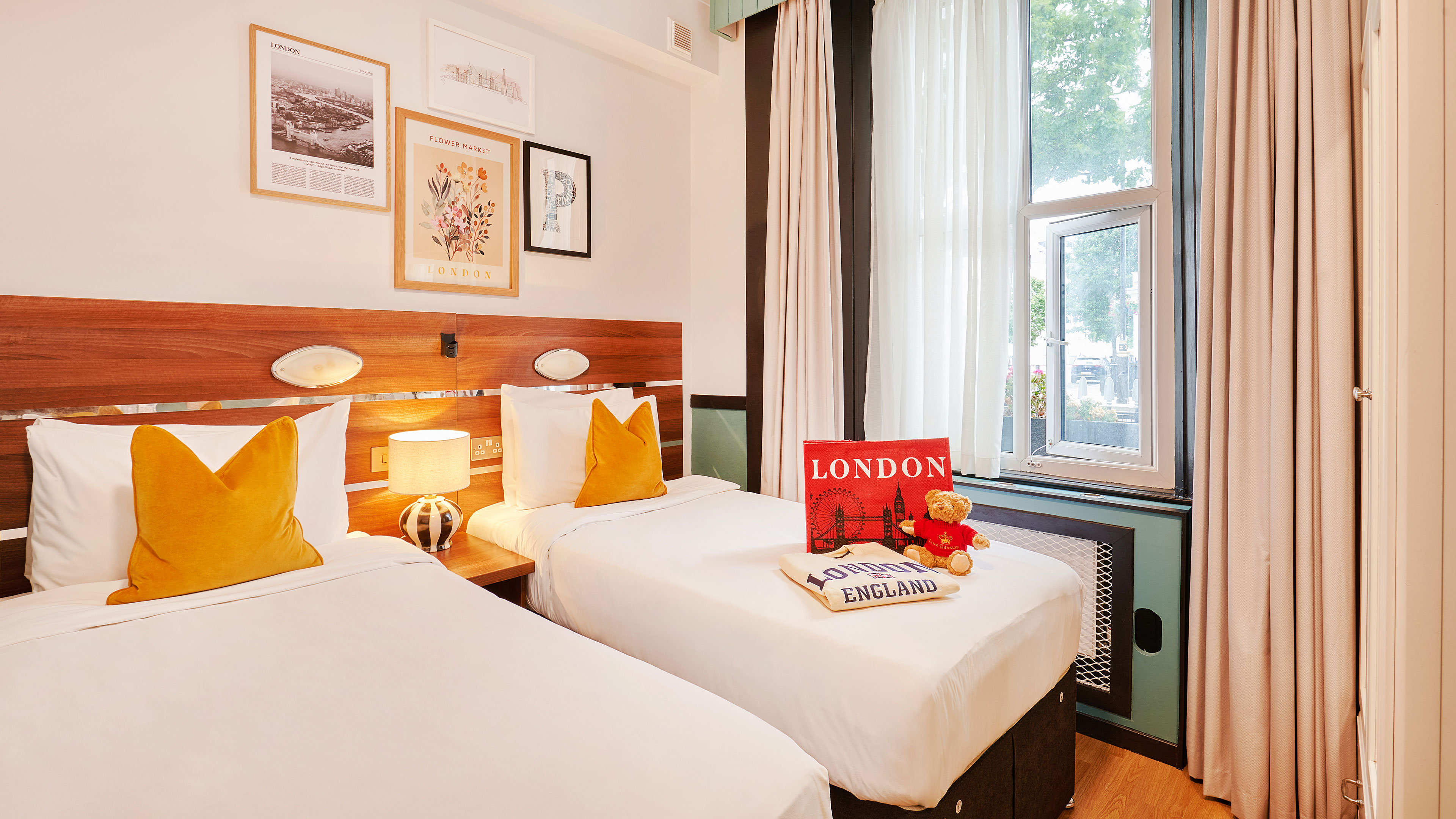 Huttons Hotel, Victoria London 11/63