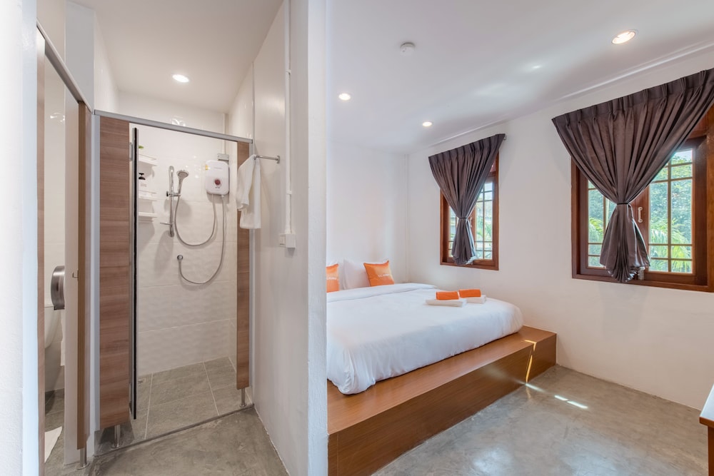 Tiny Taladnoi Hostel 28/36